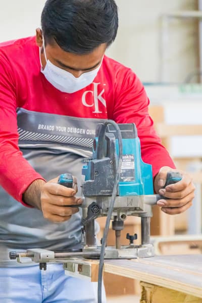 Craftsman operating precision woodworking router
